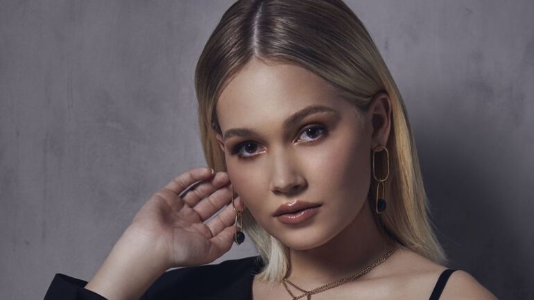 Kelli Berglund Altura Peso Medidas Corporais Cor Dos Olhos