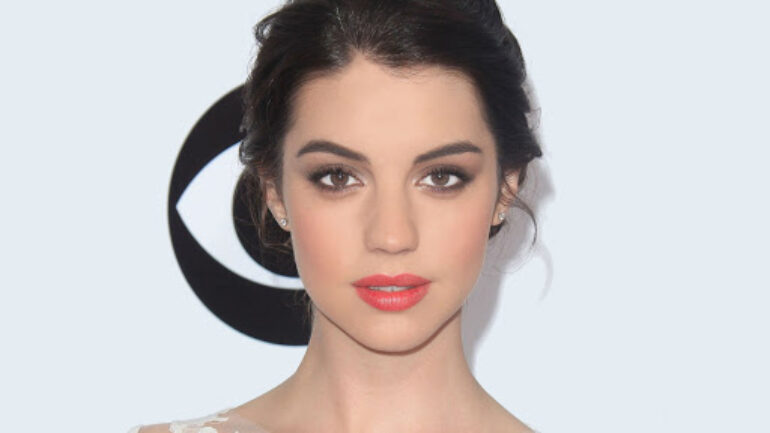 Adelaide Kane – Altura – Peso – Medidas corporais – Cor dos olhos