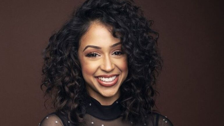 Liza Koshy – Altura – Peso – Medidas corporais – Cor dos olhos