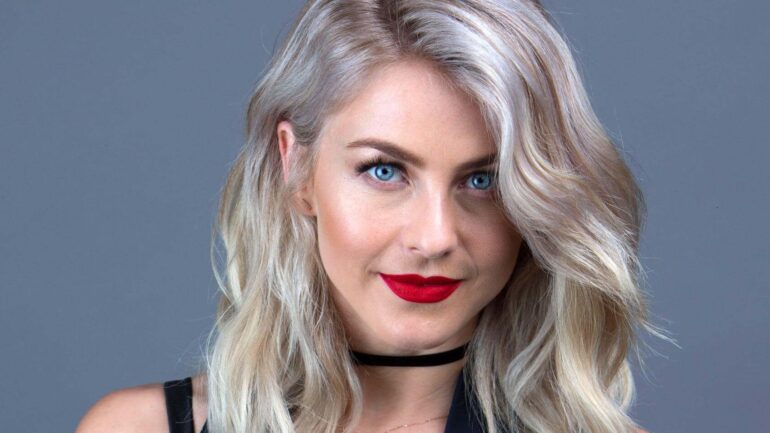 Julianne Hough – Altura – Peso – Medidas – Cor dos olhos