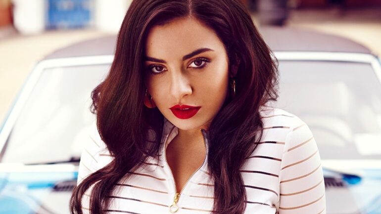 Charli XCX Altura – Peso – Medidas – Cor dos olhos