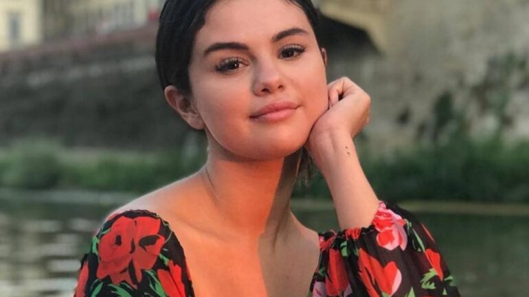 Selana Gomez Biografia, Fatos, Fiilme Favorito, Cor Favorita, Namorado