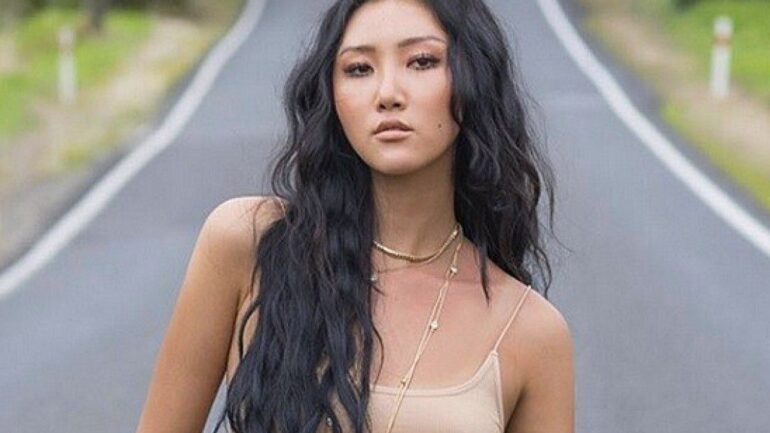 Hwasa Altura – Peso – Medidas – Cor dos olhos – Cor do cabelo